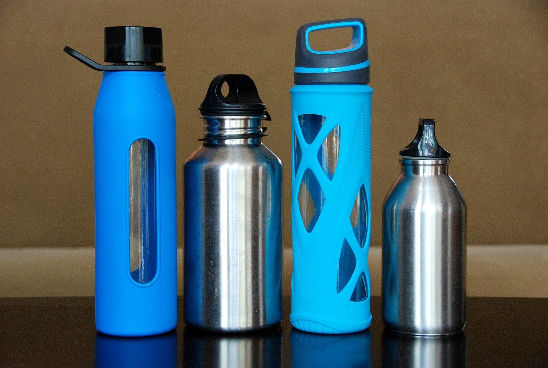 4 reuable water bottles